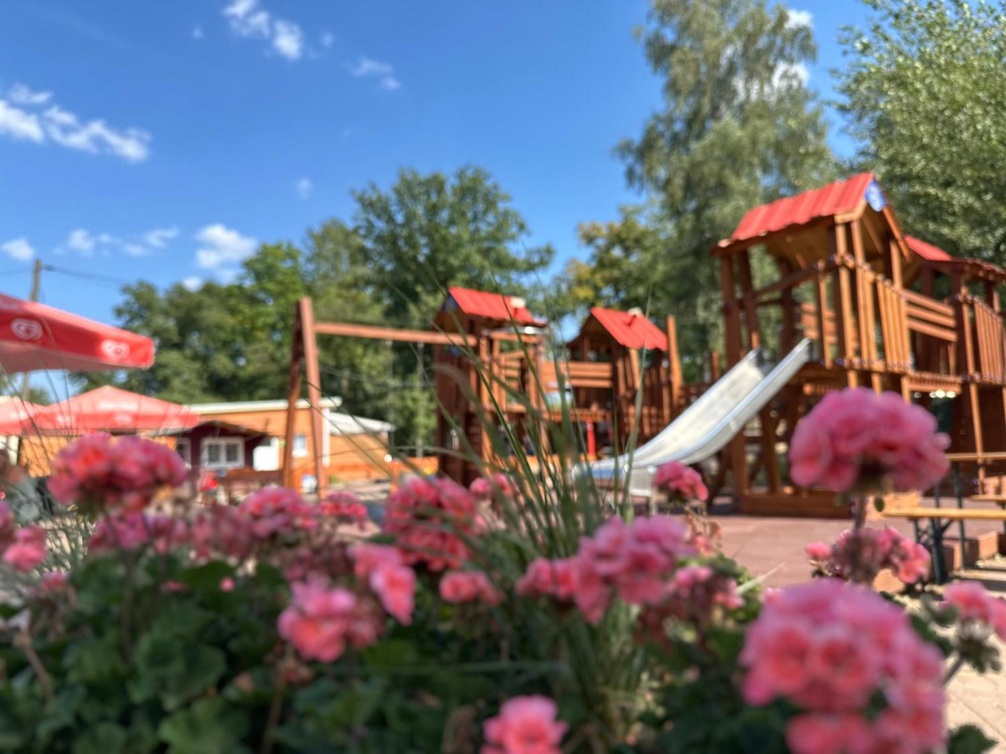 Ferien-& Erlebnispark Ploetzky Schönebeck Exterior foto
